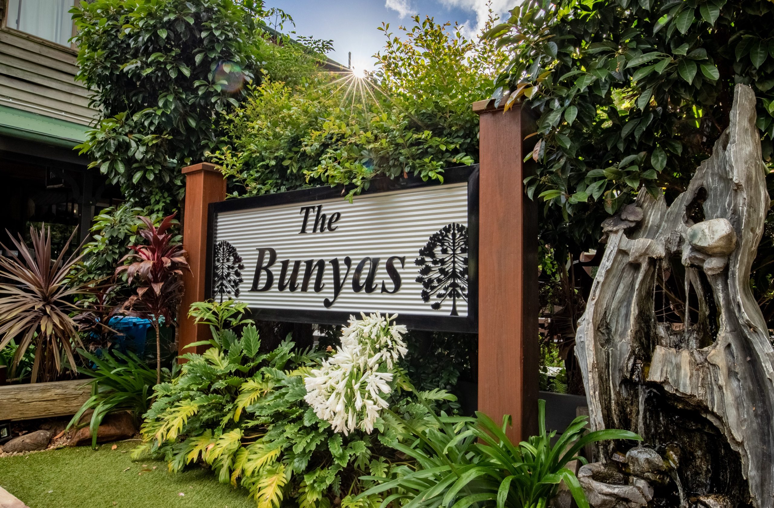 The Bunyas sign